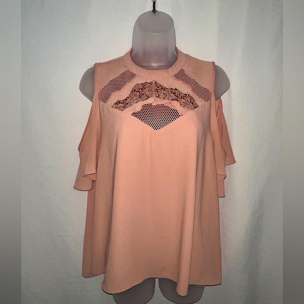 Size M top, flowy peachy/pink color with open shoulders